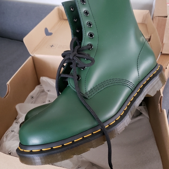 Dr. Martens 1460 Smooth Boot - Picture 4 of 8